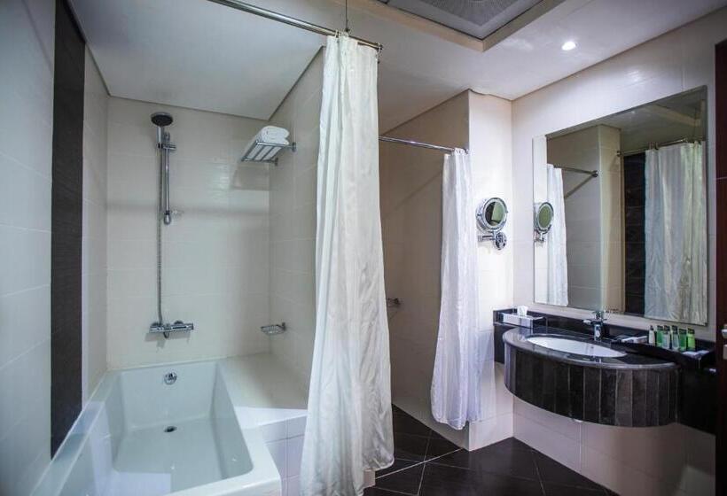 キングサイズベッドのデラックススイート, Grand Villaggio Hotel Abu Dhabi