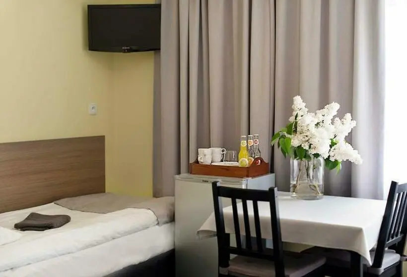 Basic-huone, Hostel Azymut