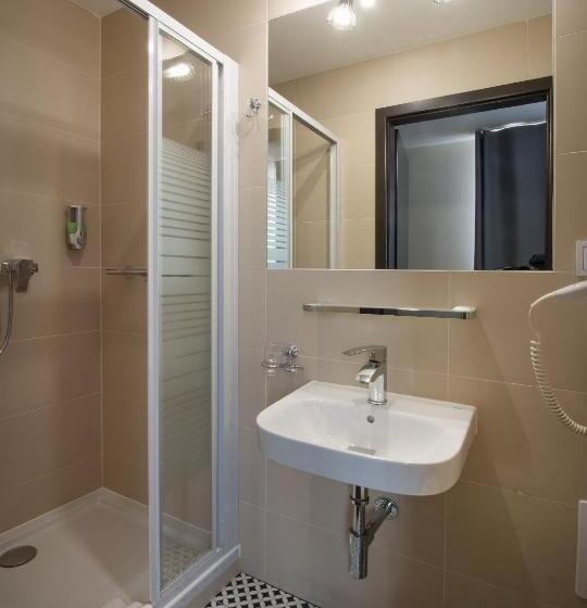 اتاق استاندارد یک نفره, Capitol