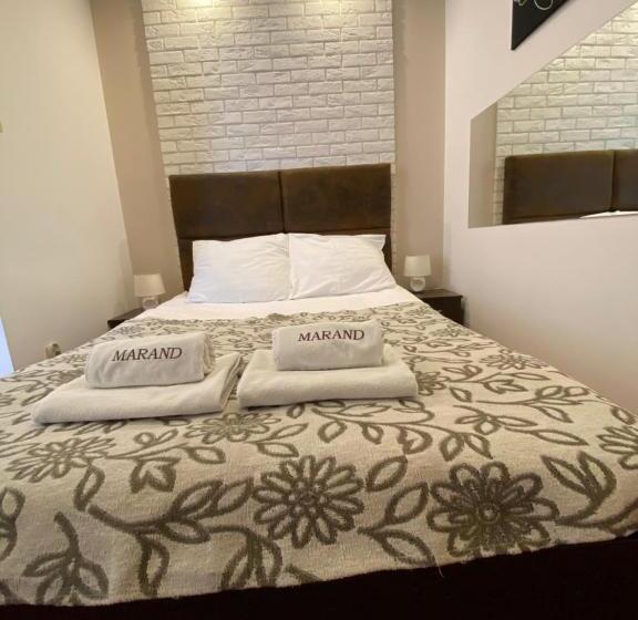 اتاق لوکس, Marand