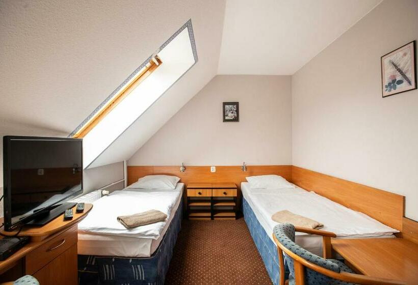 스탠다드 룸, Margo