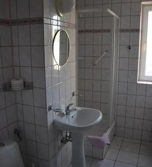 Standard Yhden Hengen Huone, Margo