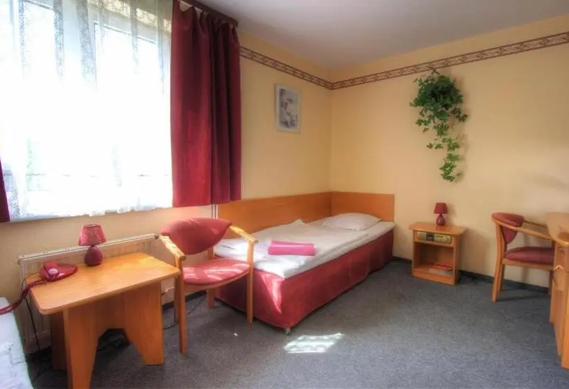 Standard Yhden Hengen Huone, Margo