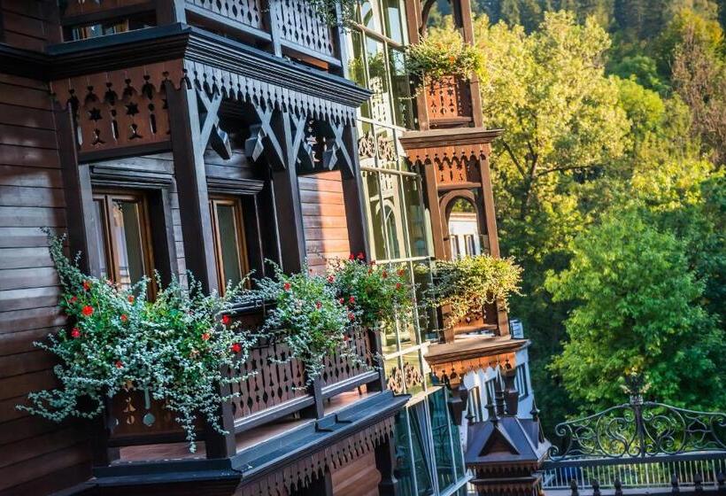 استودیوی استاندارد, Victoria Cechini