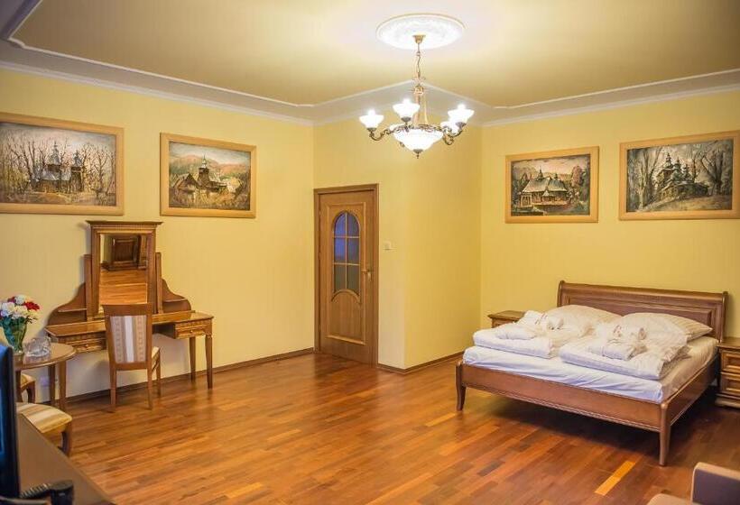 استودیوی استاندارد, Victoria Cechini