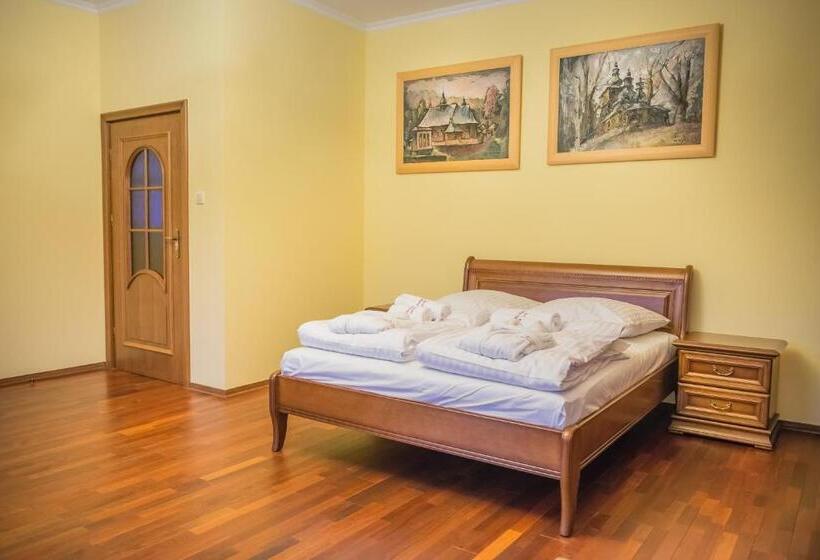 استودیوی استاندارد, Victoria Cechini