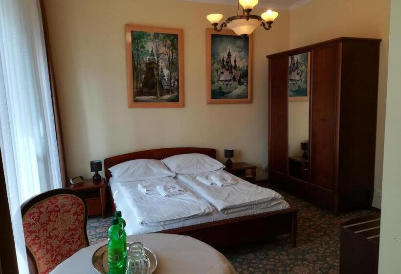 اتاق استاندارد, Victoria Cechini