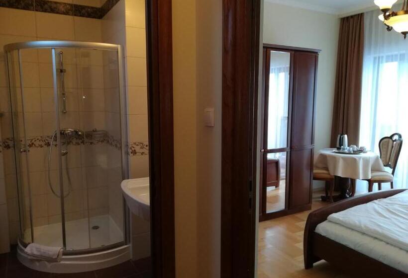 اتاق استاندارد, Victoria Cechini