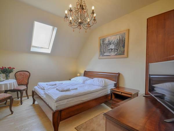 اتاق اکونومی, Victoria Cechini