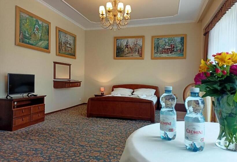 اتاق استاندارد چهار تخته, Victoria Cechini