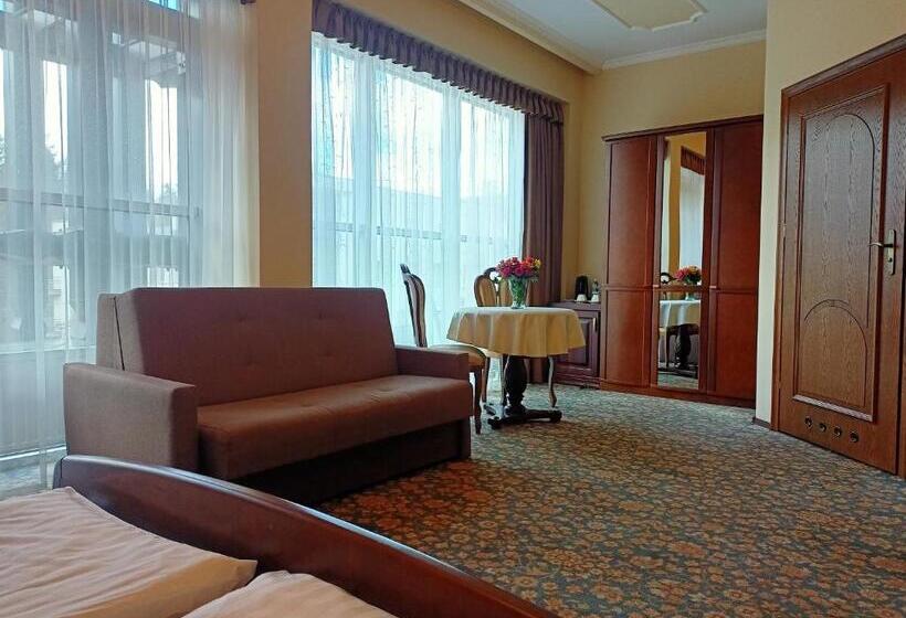 اتاق استاندارد چهار تخته, Victoria Cechini