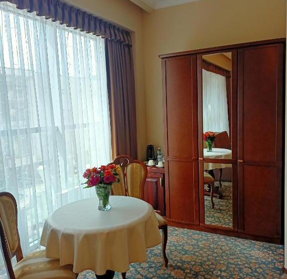 اتاق استاندارد چهار تخته, Victoria Cechini