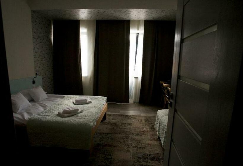 标准三人间, Motelik Grosar Gorlice