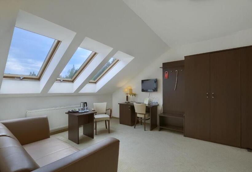 استودیو خانوادگی, 4 Pory Roku & Spa