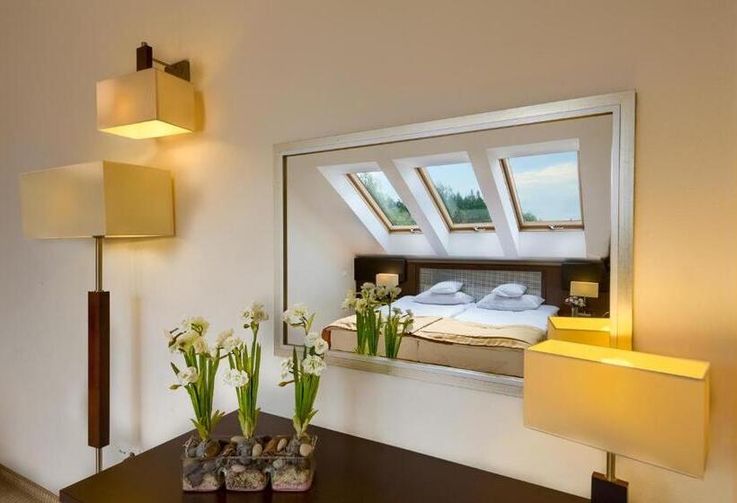 استودیو خانوادگی, 4 Pory Roku & Spa