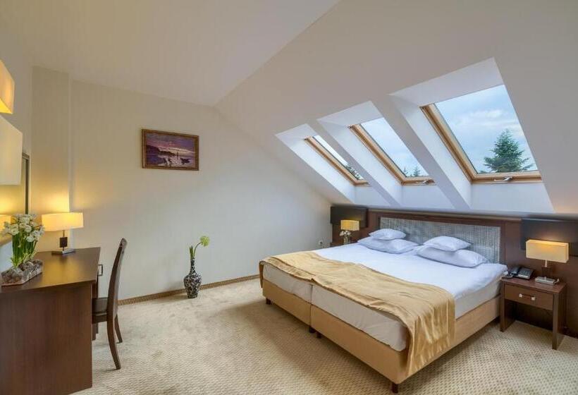 استودیو خانوادگی, 4 Pory Roku & Spa