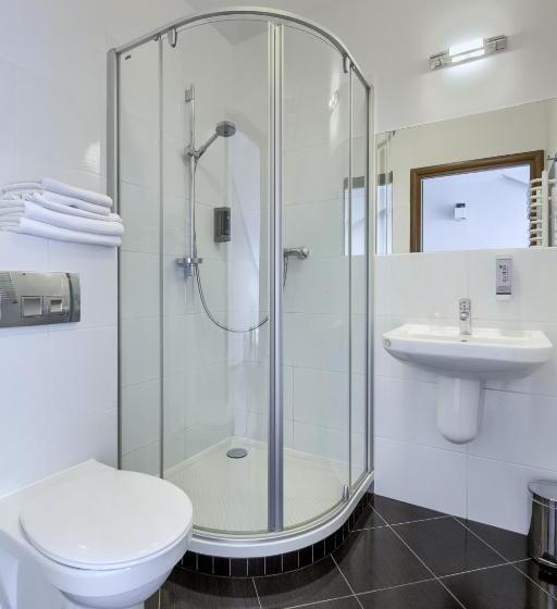 اتاق لوکس, 4 Pory Roku & Spa