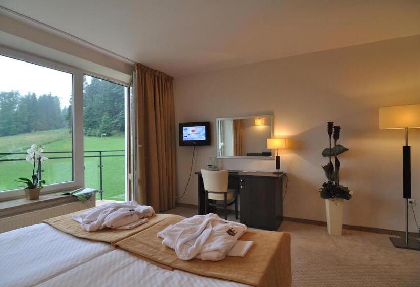 اتاق لوکس, 4 Pory Roku & Spa