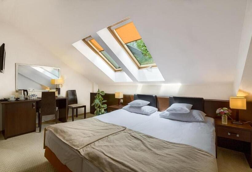 Habitaci�n Est�ndar Abuhardillada, 4 Pory Roku & Spa