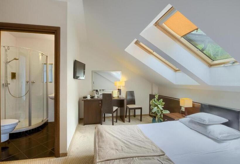 Habitaci�n Est�ndar Abuhardillada, 4 Pory Roku & Spa