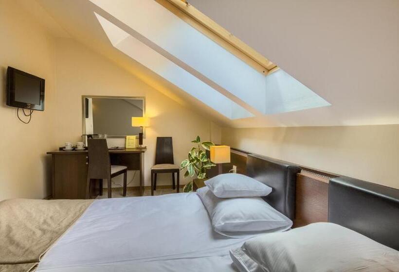 Habitaci�n Est�ndar Abuhardillada, 4 Pory Roku & Spa