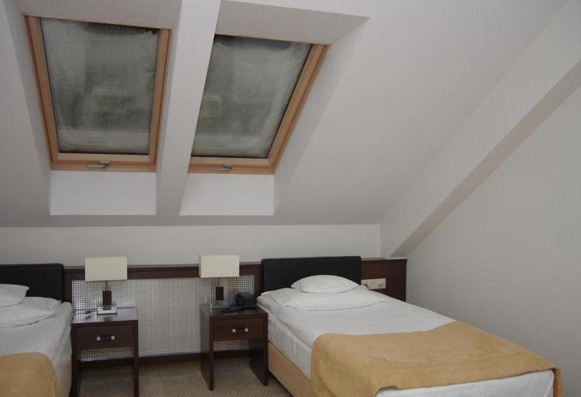 Habitaci�n Est�ndar Abuhardillada, 4 Pory Roku & Spa