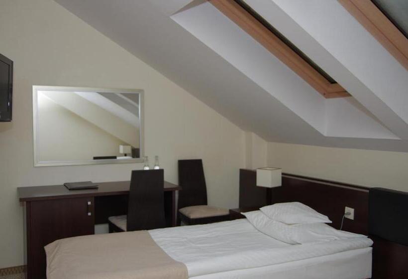 Habitaci�n Est�ndar Abuhardillada, 4 Pory Roku & Spa