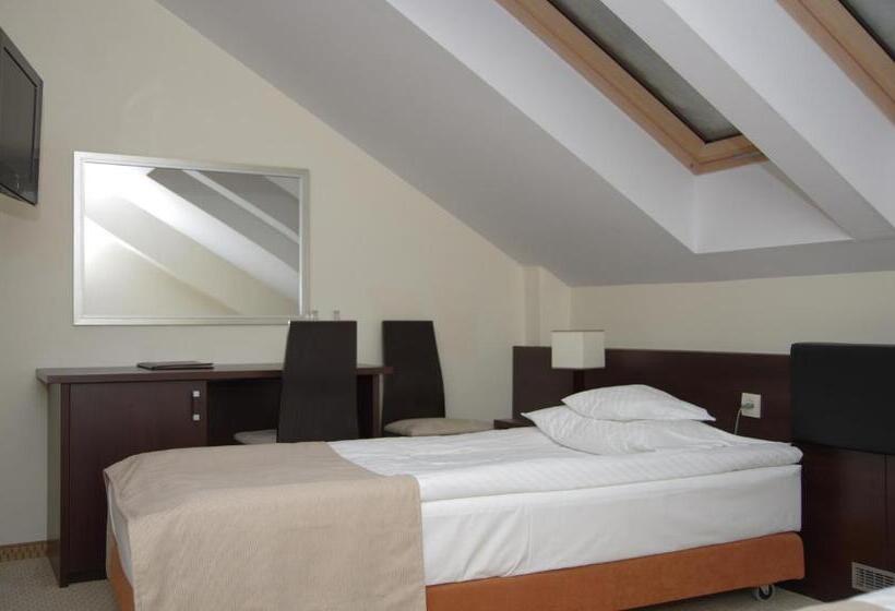 Habitaci�n Est�ndar Abuhardillada, 4 Pory Roku & Spa