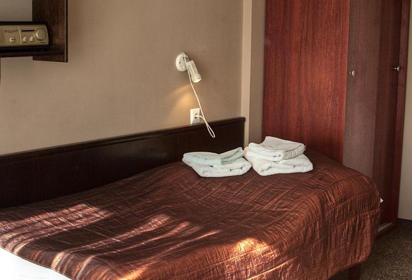 Economy Triple Room, Dom Wczasowy Jawor