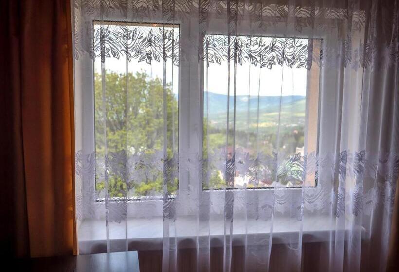 חדר בסיסי, Halny Natura Tour