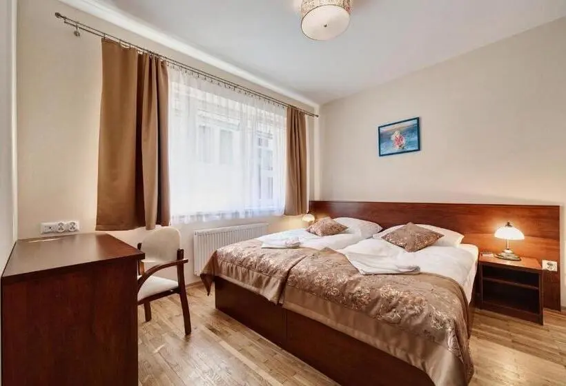 Perhehuone, Leśna Polana