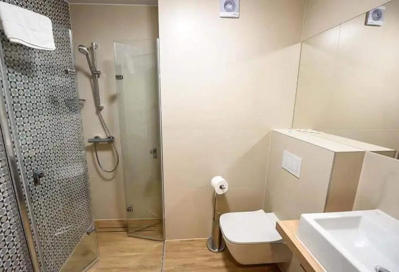Superior Neljän Hengen Huone, Ośrodek Szkoleniowo Wypoczynkowy Galicya