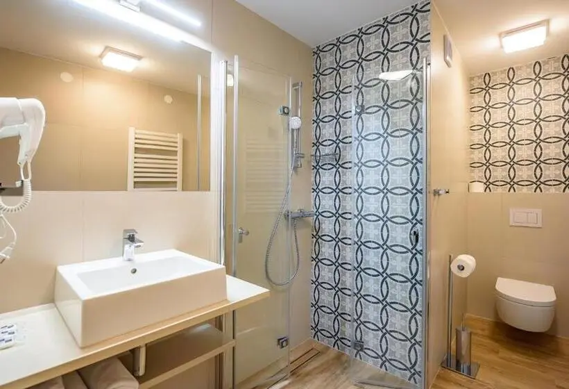 Deluxe Kolmen Hengen Huone, Ośrodek Szkoleniowo Wypoczynkowy Galicya