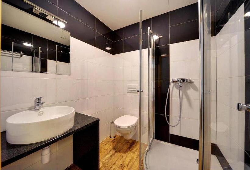 اتاق استاندارد سه نفره, Willa Magnat