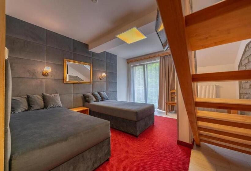 اتاق خانوادگی, Willa Magnat