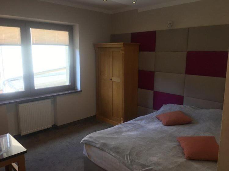 اتاق عادی یک تخته, Willa Magnat