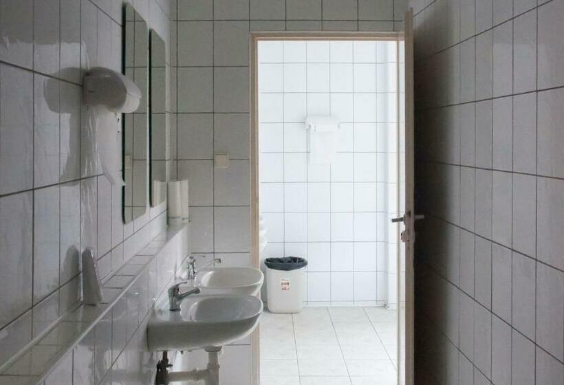 اتاق استاندارد سه تخته با سرویس بهداشتی مشترک, Twój Hostel Klimczoka 7