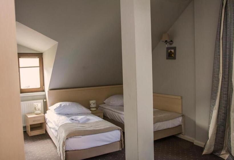 Номер Стандарт, Dworek Jabłonna