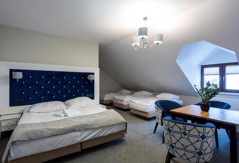 Семейный Номер, Dworek Jabłonna