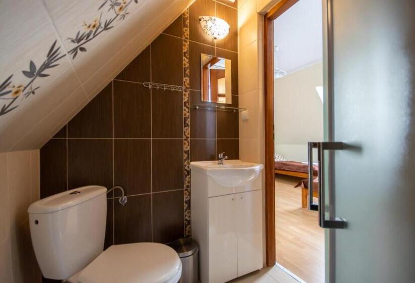 标准三人间, Willa Bukowina