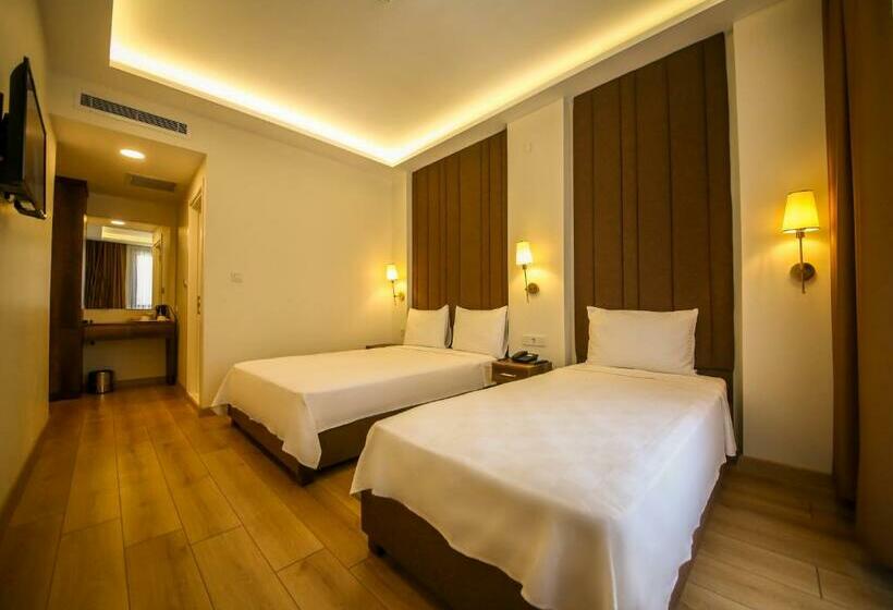 חדר אקונומי לשלושה, Alkan Palace