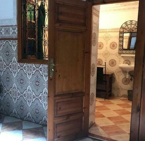 اتاق استاندارد با سرویس بهداشتی مشترک, Medina