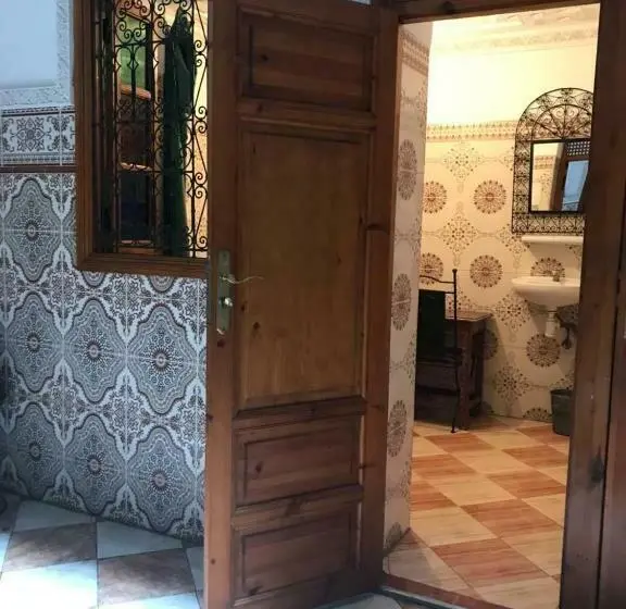 اتاق استاندارد با سرویس بهداشتی مشترک, Medina