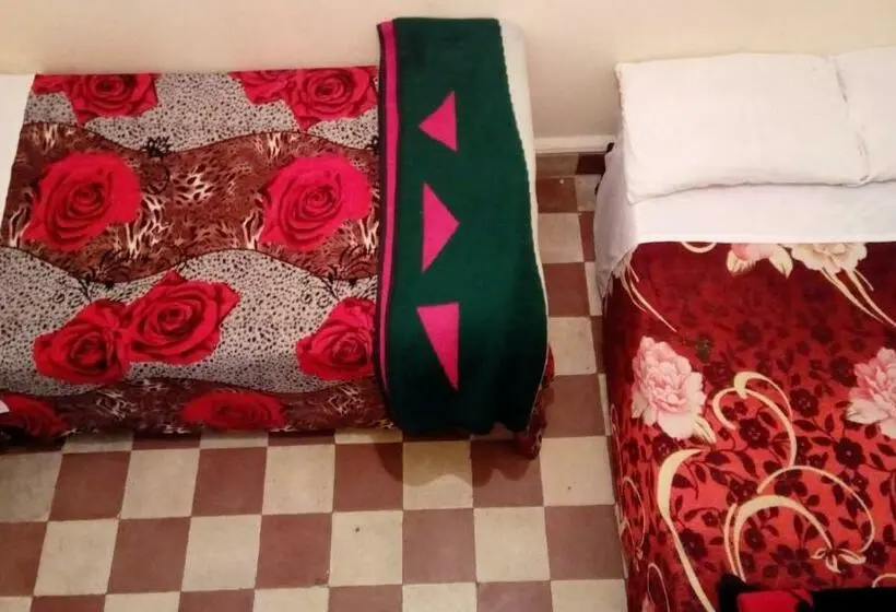 اتاق استاندارد سه تخته با سرویس بهداشتی مشترک, Medina