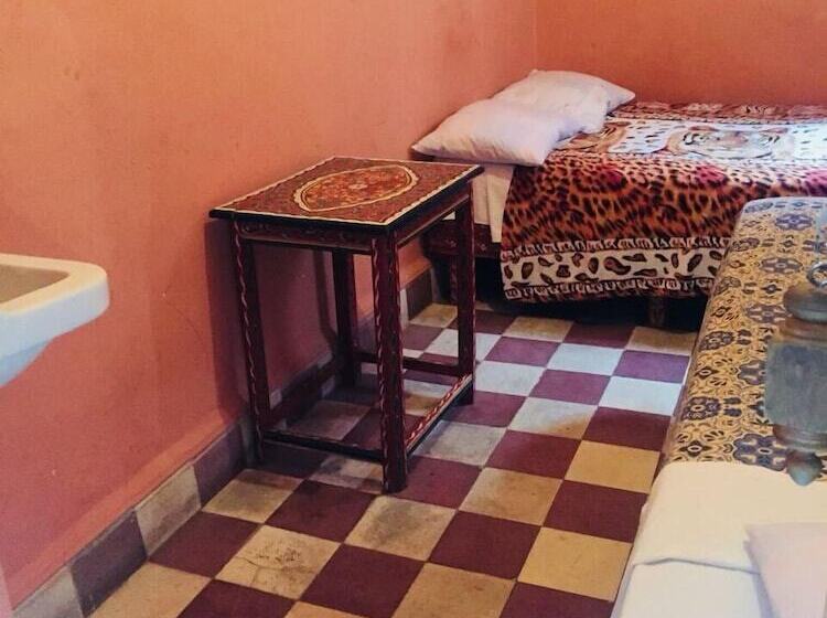 اتاق استاندارد سه نفره, Medina