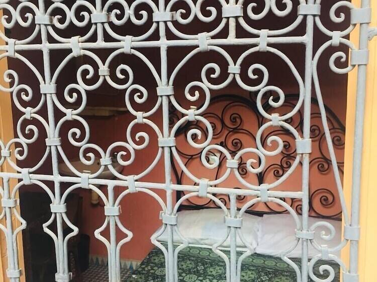 اتاق استاندارد سه نفره, Medina