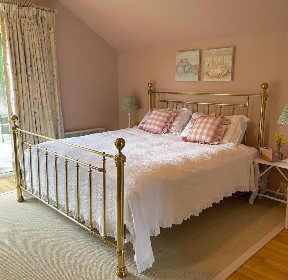 带大床的高级房间, Meadow View