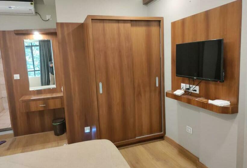 Deluxe Trippelrum, Astro Marine Hospitality Pvt Ltd