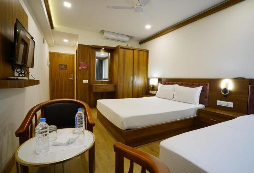 Deluxe Trippelrum, Astro Marine Hospitality Pvt Ltd