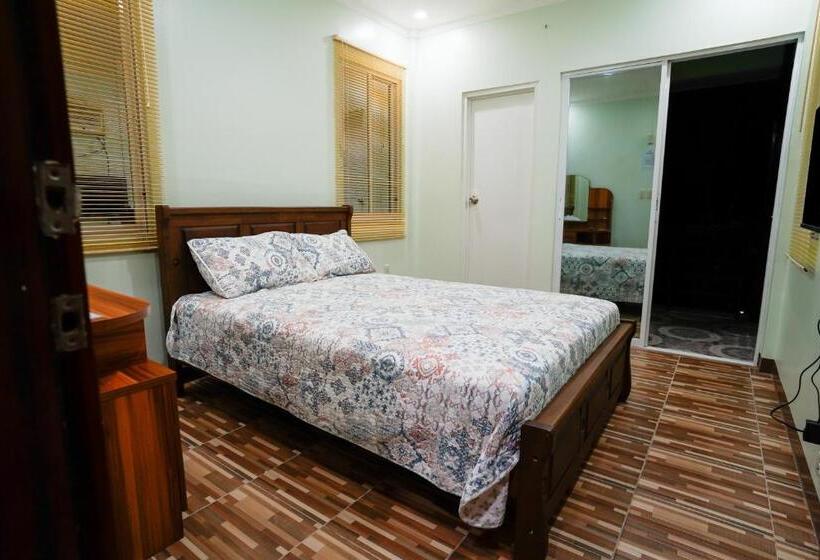 اتاق استاندارد با بالکن, Ms Mountain Cabin